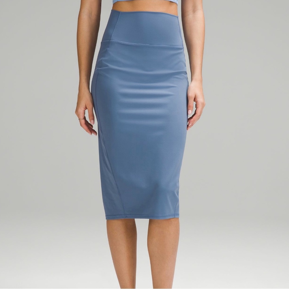 Lululemon Nulu Slim Fit high rise skirt size 6 NWT